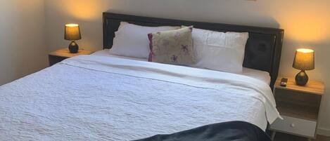 3 bedrooms, iron/ironing board, WiFi, bed sheets