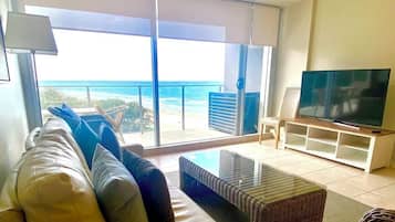 1 Bedroom Deluxe Apartment | Living room