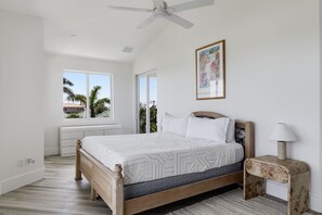 5 bedrooms, iron/ironing board, travel cot, WiFi - The Narrows- Stunning Bayfront Villa on Captiva (Captiva)