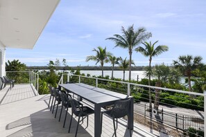 Outdoor dining - The Narrows- Stunning Bayfront Villa on Captiva (Captiva)