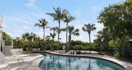 The Narrows- Stunning Bayfront Villa on Captiva