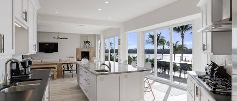 Frigorífic, microones, forn i placa de cuina