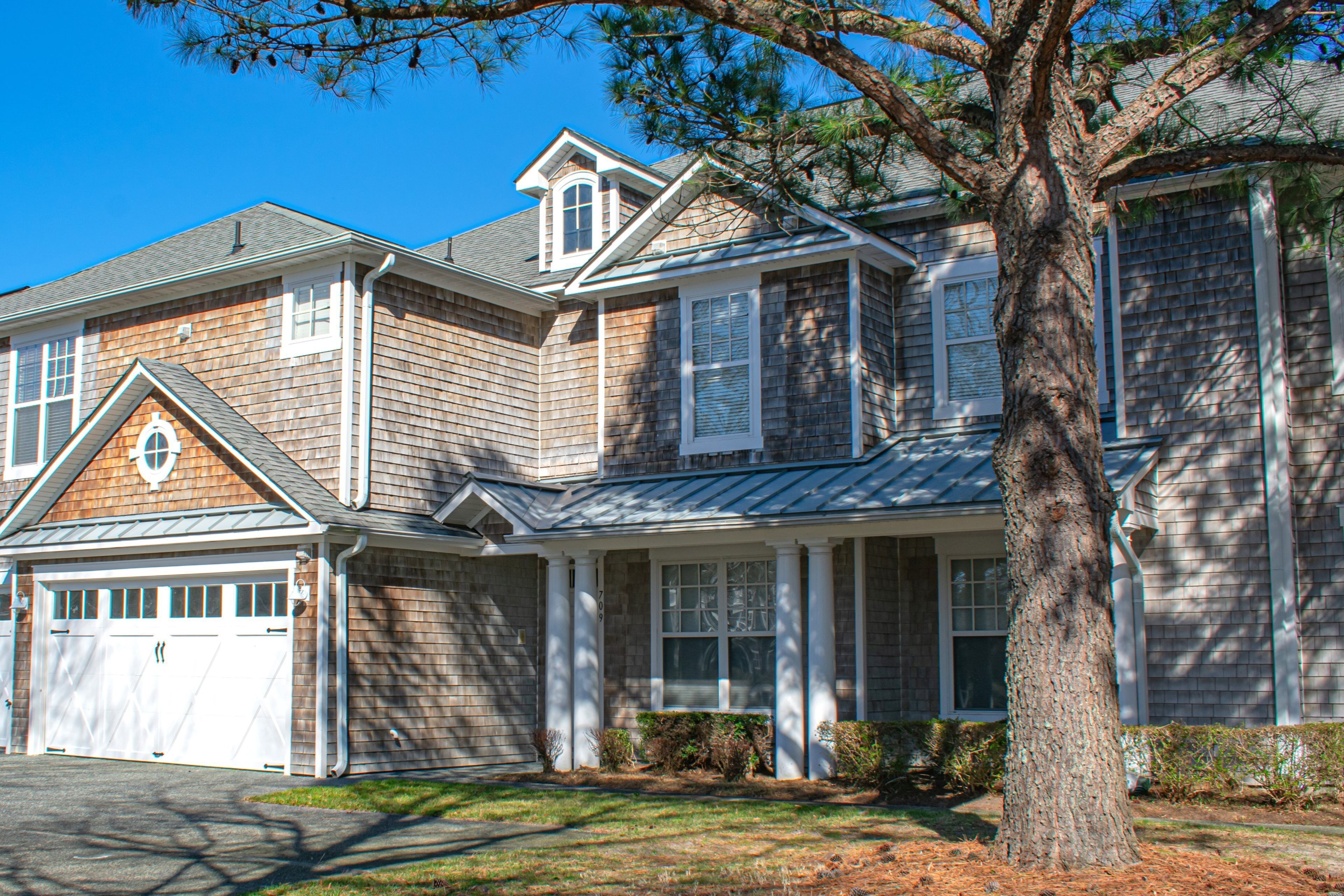 It's All About the Bay! Resort Condo With Pool Access and Short Ride to Town 
