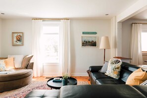 TV, stereo, offices - Maison Marigold - 2 Sandbanks Passes (Prince Edward)