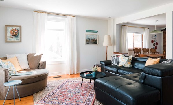 Televisio, stereot, työhuone