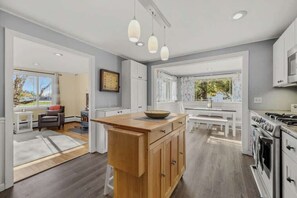 Unclassified image, 3 of 35, button