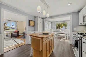 Unclassified image, 4 of 35, button