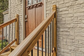 Exterior detail - Paws and Pines Retreat! (Ellsworth)