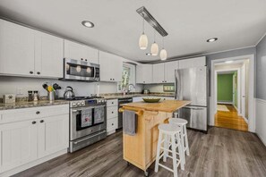 Fridge, microwave, oven, stovetop - Paws and Pines Retreat! (Ellsworth)