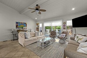 TV - Steps to Gated Beach Access, Heart of 30A (Alys Beach)