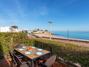 屋外ダイニングエリア