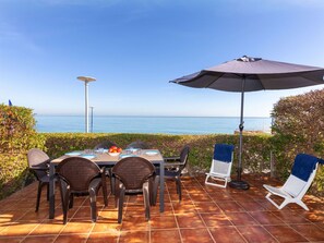 屋外ダイニングエリア