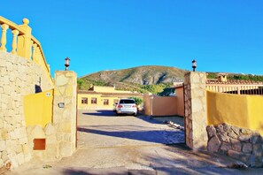 Property grounds - Marquesol - pri. pool villa with captivating hill views in Benitachell (Benitachell)