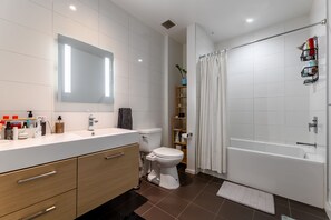 مناشف، صابون، ورق حمّام