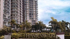 A residential complex with multiple high-rise buildings, a landscaped area with palm trees, and a sign reading "HAVENWARD". - Studio bedroom in Circulo Verde near Eastwood Quezon city. Pet-Friendly! (Quezon City)