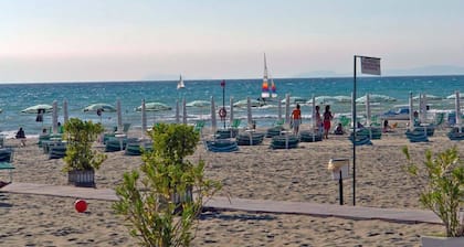 Villa Virginia: private pool, walk 3min for beach and 30min for Paestum temples.