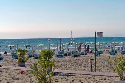 Villa Virginia: private pool, walk 3min for beach and 30min for Paestum temples.