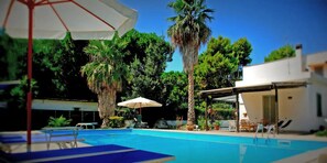 Outdoor pool - Villa Virginia: private pool, walk 3min for beach and 30min for Paestum temples. (Licinella-Torre di Paestum)
