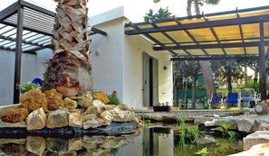 Property grounds - Villa Virginia: private pool, walk 3min for beach and 30min for Paestum temples. (Licinella-Torre di Paestum)