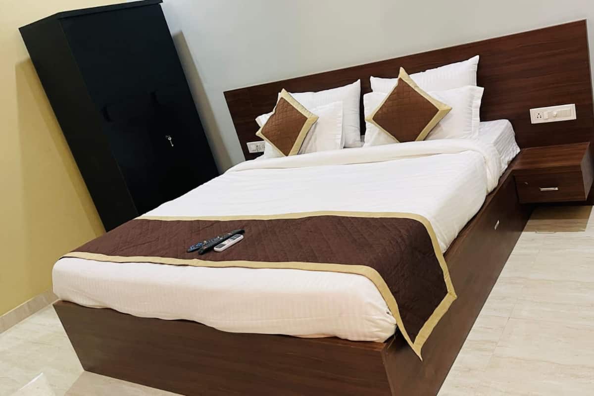 Soundproofing, free WiFi, bed sheets