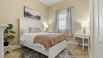 4 Schlafzimmer, Schreibtisch, Bügeleisen/Bügelbrett, Reisekinderbett