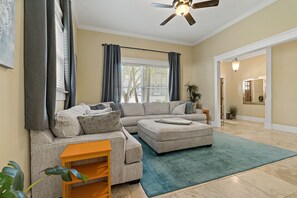 Smart TV, fireplace, computer monitors, printers - Hyde Park Home, Family & Pet-Friendly (Tampa)
