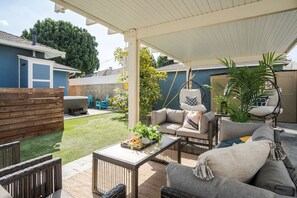 Terrace/patio - Refreshing Escape| Hot Tub| Games| Beautiful Patio (Long Beach)