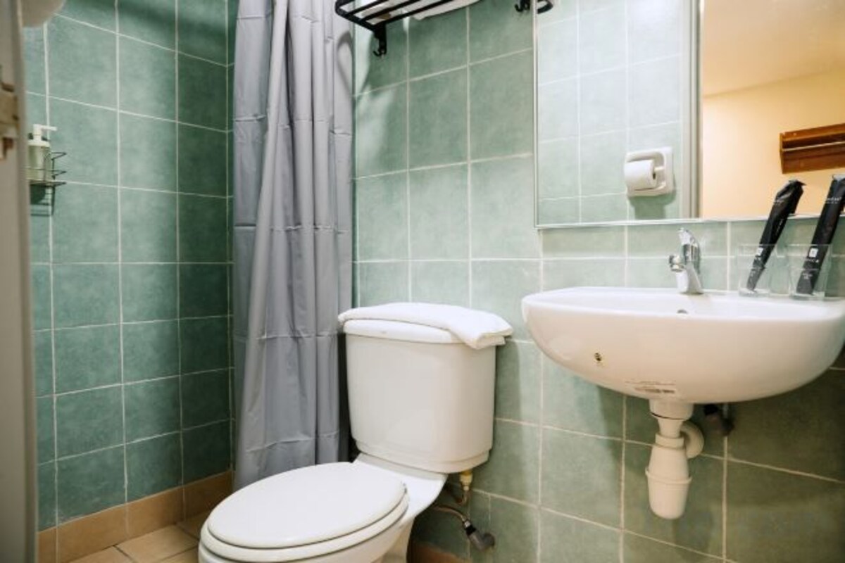 Free toiletries, hair dryer