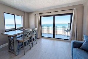 Interior - FREE DAILY ACTIVITIES!! 1 Bedroom-Remodeled-OceanFront Corner Unit @ SunGlow Resort on 7th Floor! (Daytona Beach Shores)