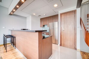 Fridge, microwave, oven, dishwasher
