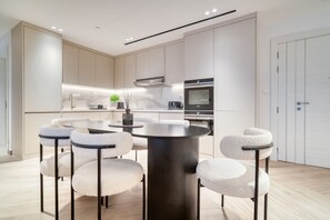 Dining - Exclusive 2BR Apt with Superb Balcony Marina Views (Dubai)