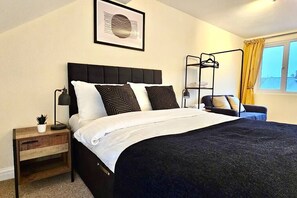 4 bedrooms, iron/ironing board, free WiFi