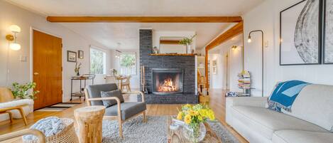 Älytelevisio, takka, työhuone