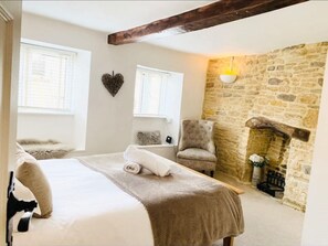 2 bedrooms, iron/ironing board, WiFi, bed sheets - Charming Cottage in Heart of Bourton-on-the Water (Bourton-on-the-Water)