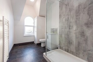 Bathroom - Sleek 3-BR Apartment, Central Hartlepool (Hartlepool)