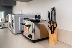Unclassified image, 4 of 8, button - Spacious 3-BR Apartment, Hartlepool (Hartlepool)