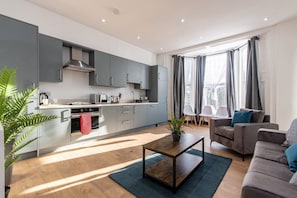 Unclassified image, 5 of 8, button - Spacious 3-BR Apartment, Hartlepool (Hartlepool)