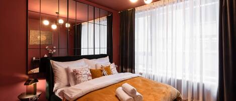 1 bedroom, desk, iron/ironing board, WiFi