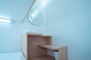 Soundproofing, free WiFi, bed sheets - Bobopod Alun-Alun Bandung (Bandung)