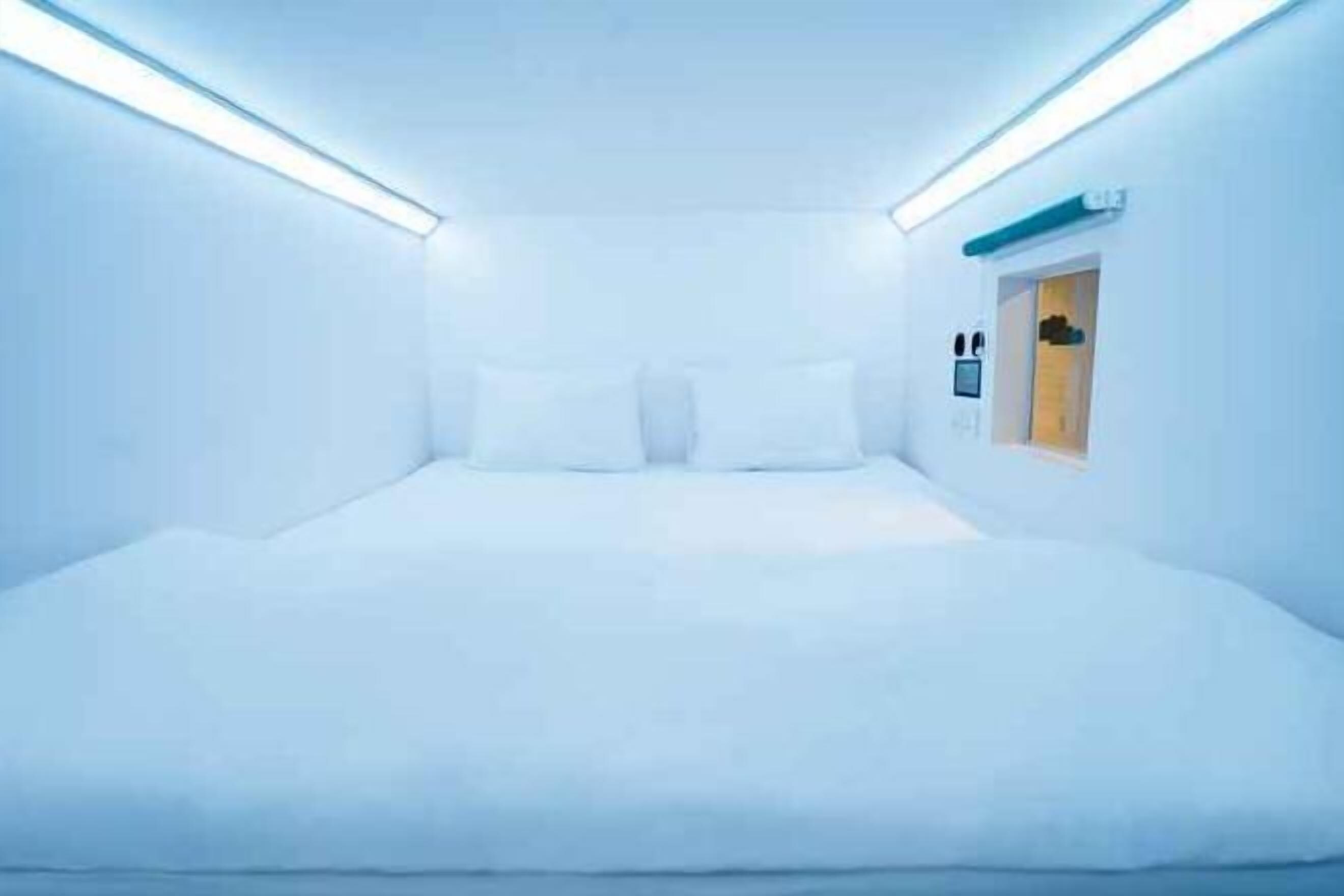 Soundproofing, free WiFi, bed sheets