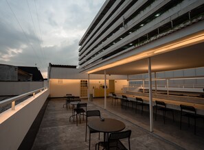 شرفة على السطح