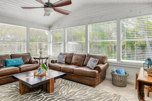 Smart TV - Heated Pool, Short Walk to Beach, Fenced Yard, Close to Area Attractions, $300 in Free Tickets! (St. Augustine)