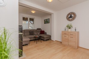 Family House | Living area | 100-cm flat-screen TV with satellite channels - Holiday home Loncar (Vir)