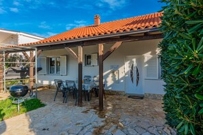 BBQ/picnic area - Holiday home Loncar (Vir)