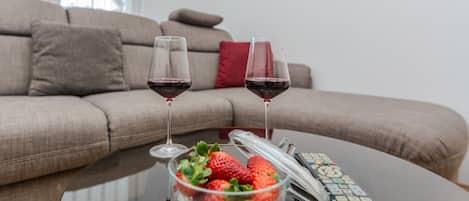 Family House | Living area | 100-cm flat-screen TV with satellite channels