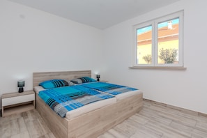 Family House | 2 bedrooms, iron/ironing board, free WiFi, bed sheets - Holiday home Loncar (Vir)