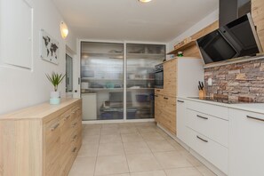 Family House | Private kitchen | Full-size fridge, microwave, oven, dishwasher - Holiday home Loncar (Vir)