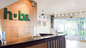Lobby - HUBS Hostel Yogyakarta (Yogyakarta)