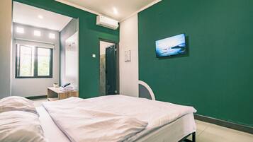 Deluxe Double Room | Iron/ironing board, free WiFi, bed sheets