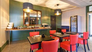 Daily buffet breakfast (EUR 14 per person)
